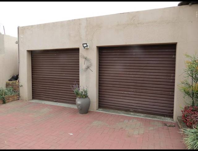 4 BEDROOM HOUSE FOR SALE IN CINDERELLA